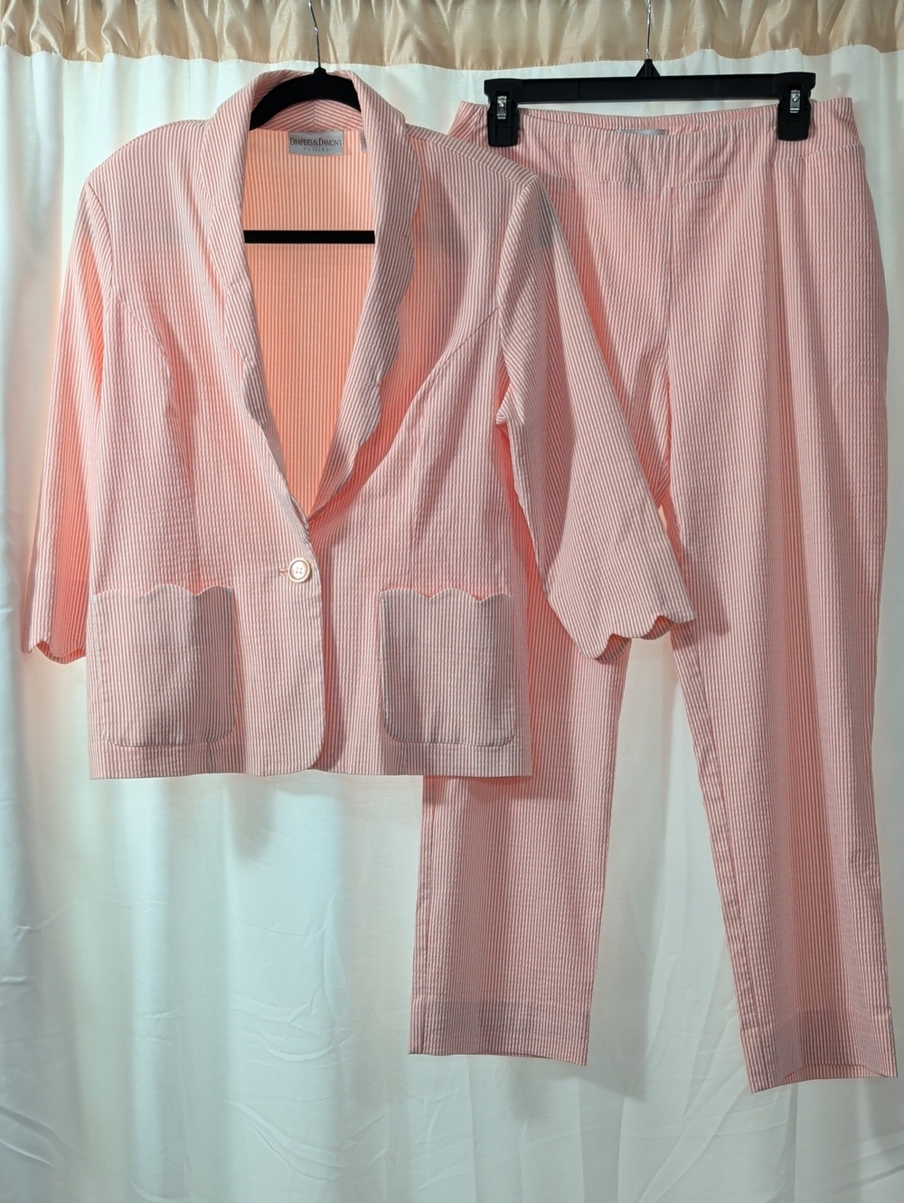 Drapers And Damons Medium Petite Coral And White Seersucker Suit